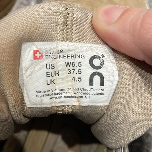 ON Cloud Cloud High Top Sneakers Monochrome Women's 6.5 - Picture 2 of 9